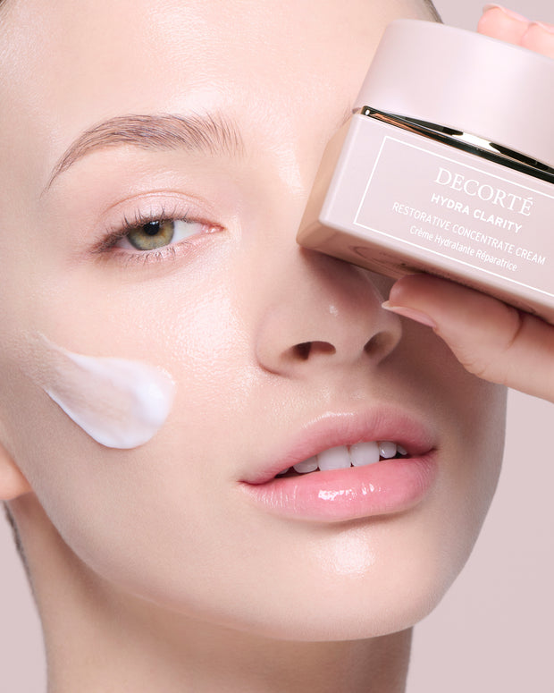 Decorté Cosmetics Kosé J-beauty Skincare Hydra Clarity Restorative Concentrate Cream applied to face